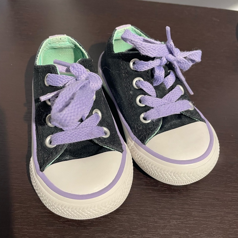 COPY - Girls Infant/Toddler Converse Allstars Size 4c